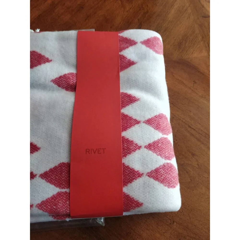 NEW Geometric Diamond Jacquard Reversible Throw Blanket 50